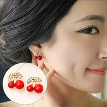 Load image into Gallery viewer, Simulated Pearl Earrings
