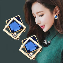 Load image into Gallery viewer, Simulated Pearl Earrings
